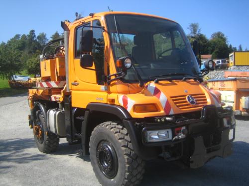 Локомобиль мерседес unimog u400